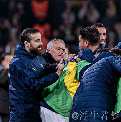 遭对方主帅言语挑衅，62岁穆帅愤怒反击酿冲突